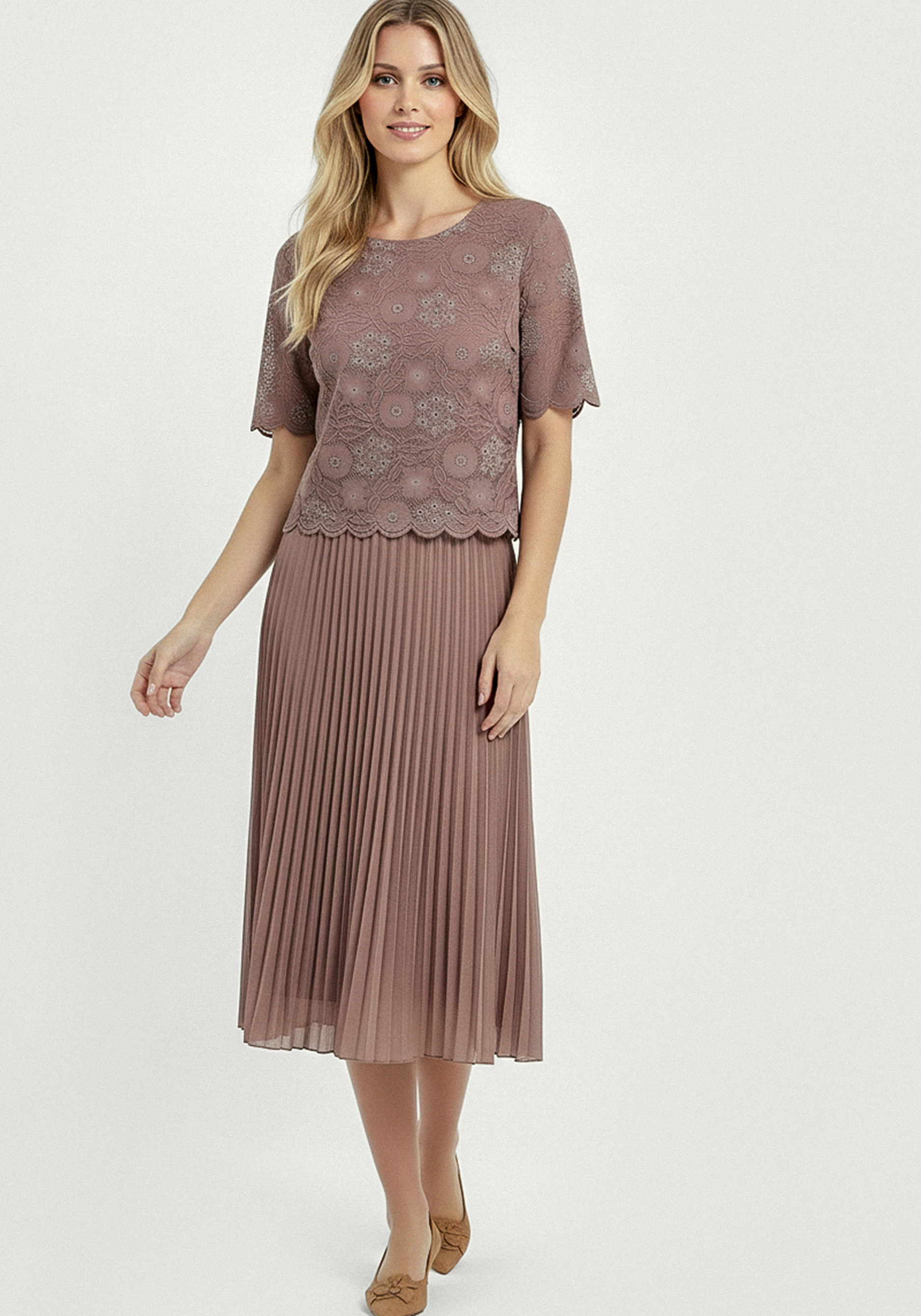 Платье комбинированное с ажурной тканью 4999₽