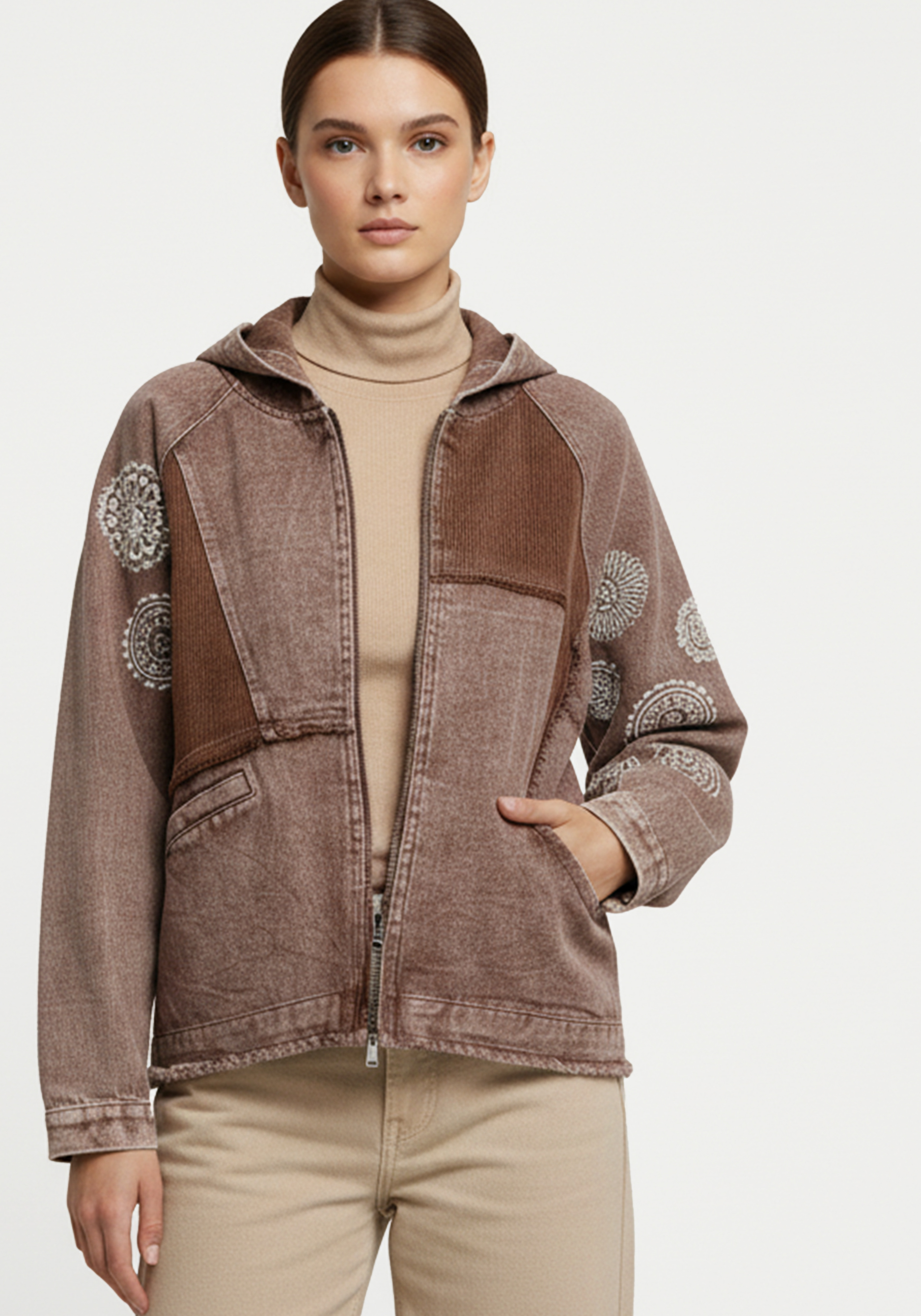 Куртка джинсовая с нашивками quotВанесса quot 7999₽