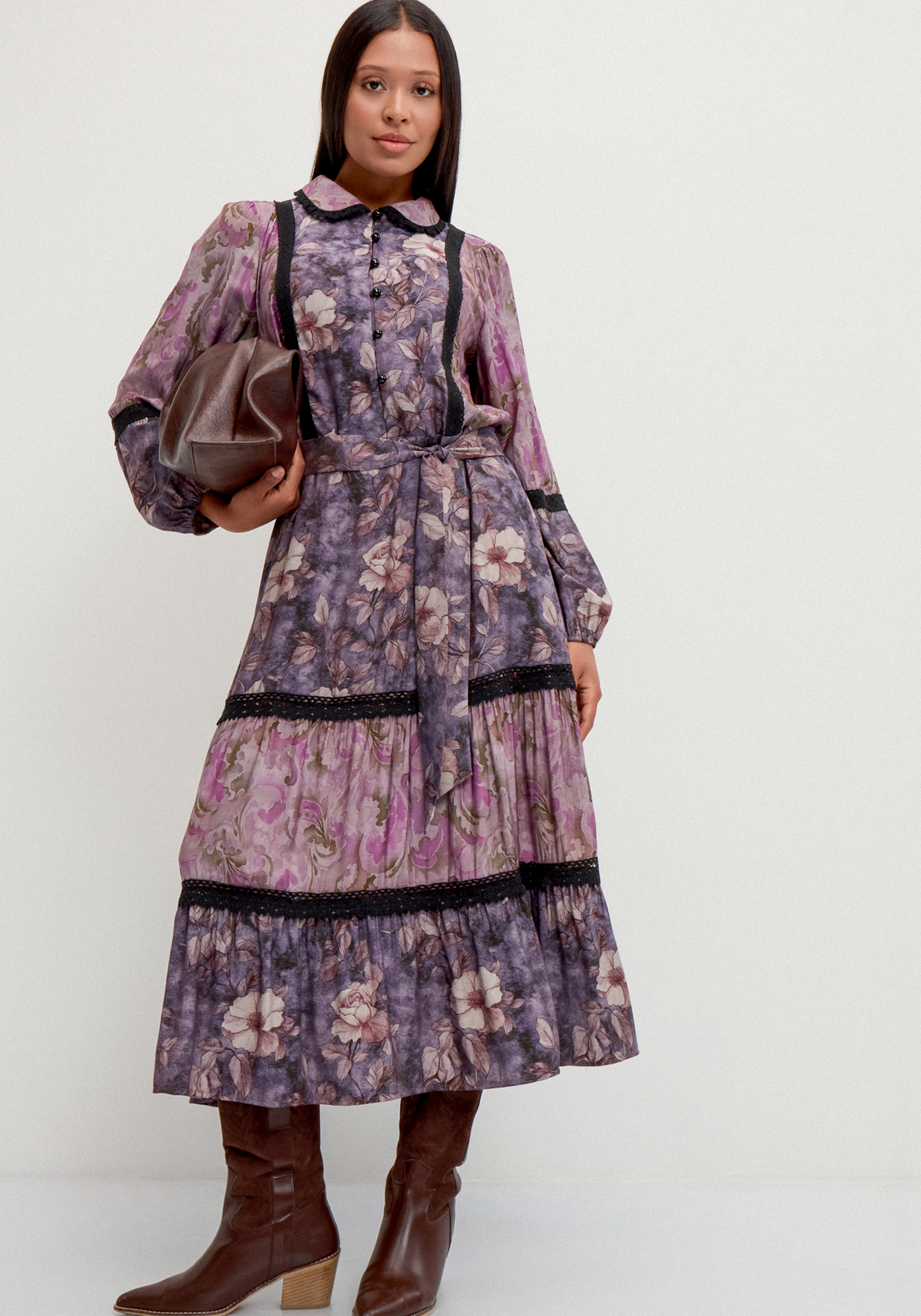 Платье с вставками кружева