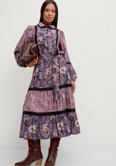 Платье с вставками кружева