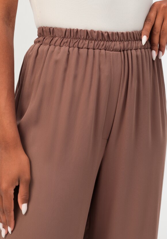 Брюки на резинке свободного силуэта шир.  580, рис. 13