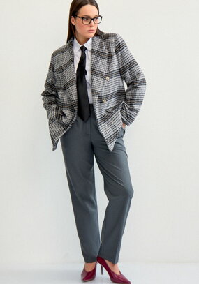 Брюки с защипами прямые