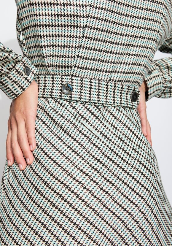 Платье из костюмной ткани в клетку шир.  580, рис. 6