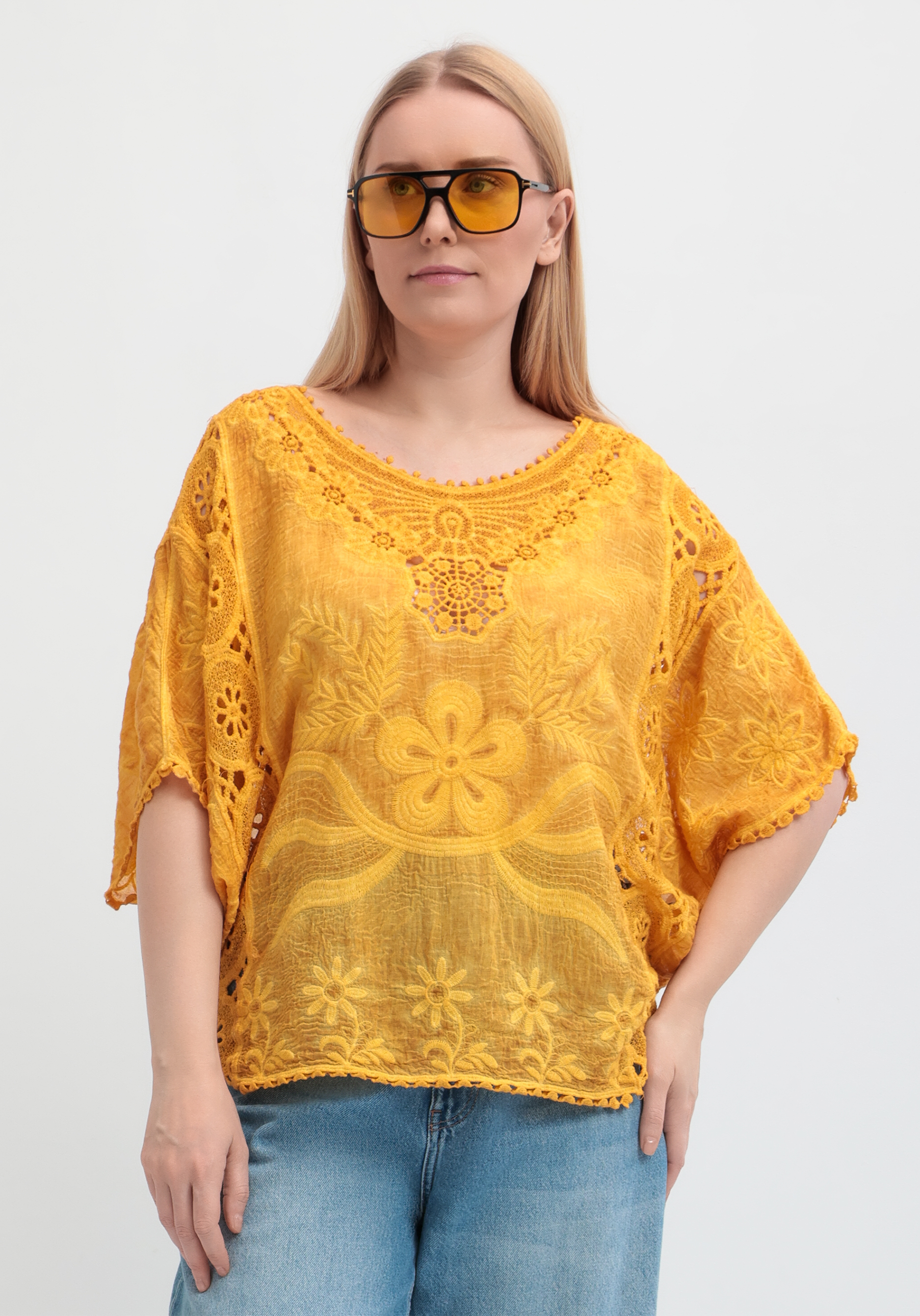 Блуза свободная с кружевным шитьем