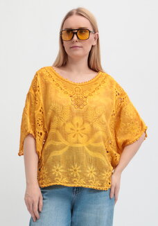 Блуза свободная с кружевным шитьем