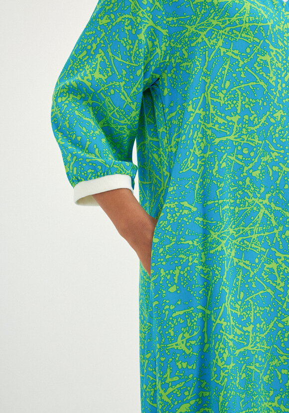 Платье А-силуэта с контрастной отделкой шир.  580, рис. 22