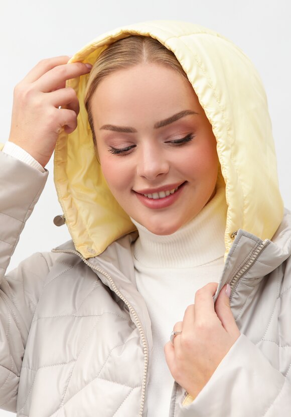 Куртка стеганая с контрастным капюшоном шир.  580, рис. 5