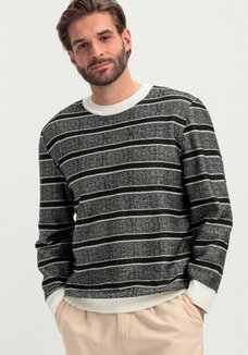 Джемпер в полоску с контрастными манжетами