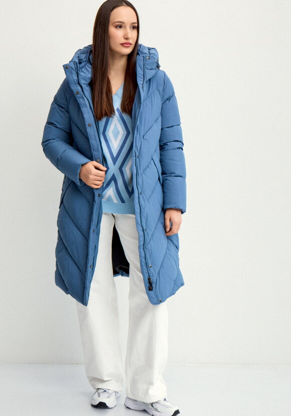 Пуховик стеганый свободного кроя с капюшоном шир.  580, рис. 22