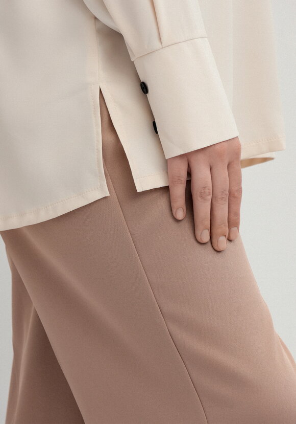 Рубашка с контрастными пуговицами шир.  580, рис. 16