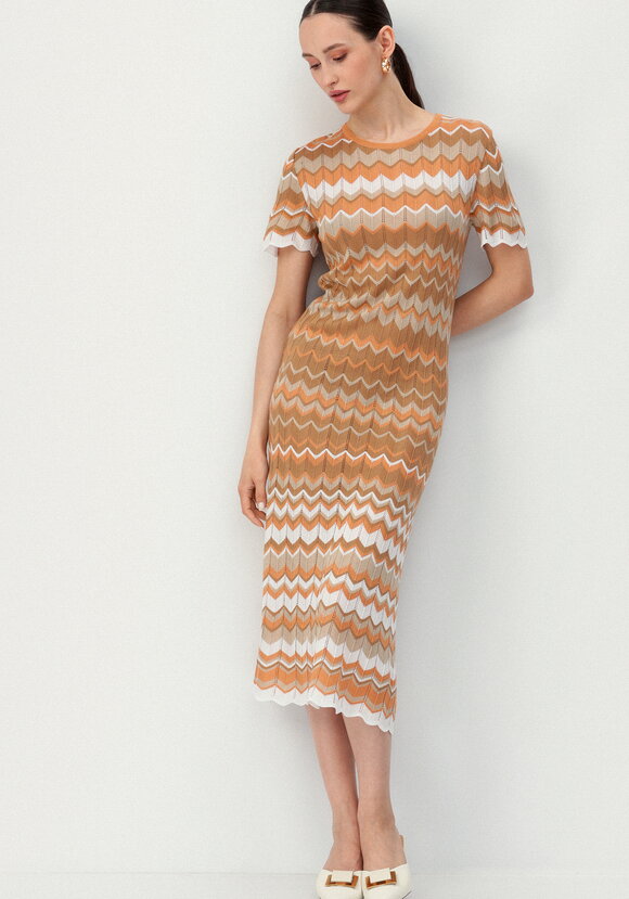 Платье с рисунком морской волны шир.  580, рис. 10