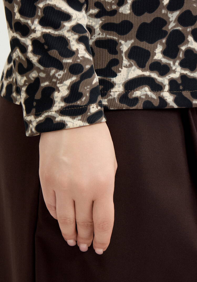 Лонгслив с анималистичным принтом шир.  750, рис. 5