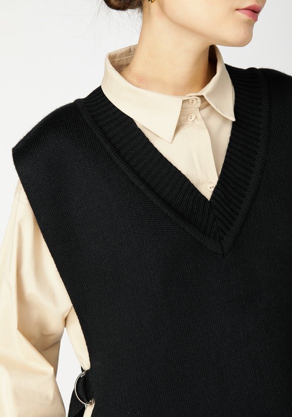 Жилет женский с боковыми хлястиками шир.  580, рис. 3