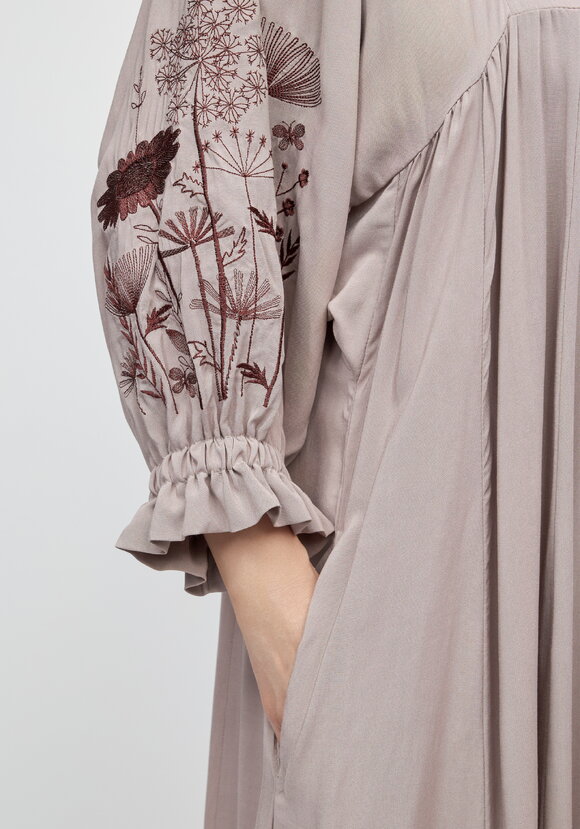 Платье свободного кроя с отрезным лифом шир.  580, рис. 17