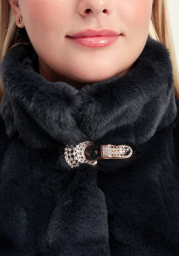 Шуба длины миди с брошью на воротнике шир.  750, рис. 6