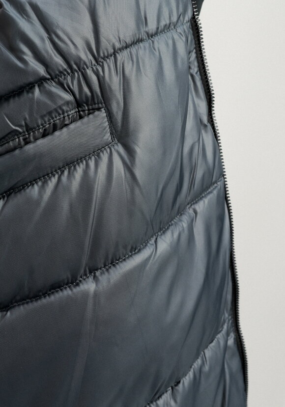 Куртка с меховым капюшоном на молнии шир.  580, рис. 17