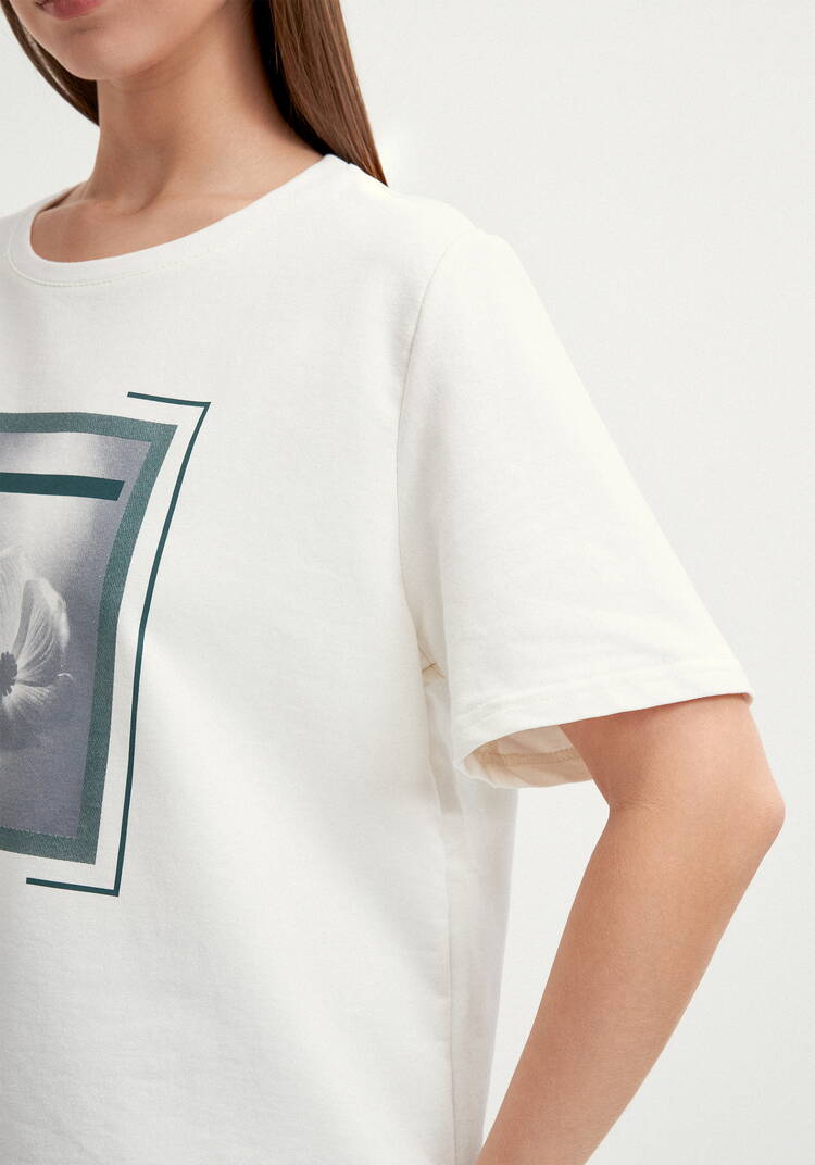 Костюм с флористическим принтом на футболке шир.  750, рис. 32