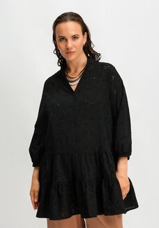 Туника из шитья с ярусами на пуговицах