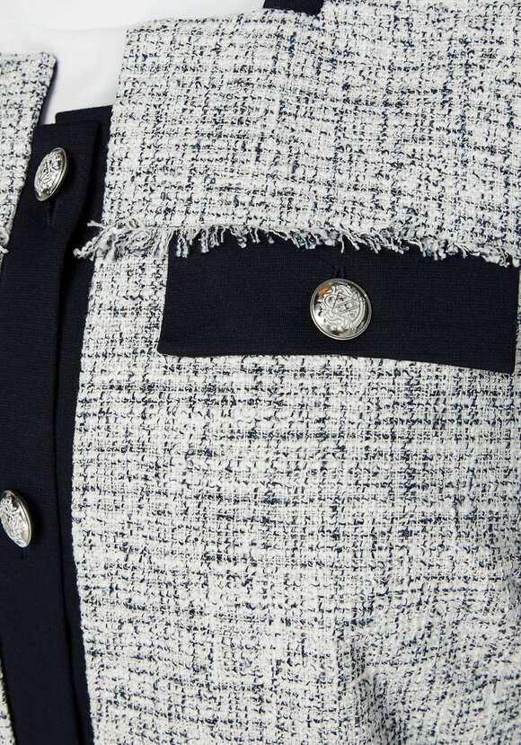 Пиджак на пуговицах с контрастными рукавами шир.  580, рис. 10