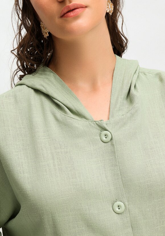 Рубашка с капюшоном и асимметричным низом шир.  580, рис. 31