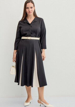 Платье с контрастными вставками в складках