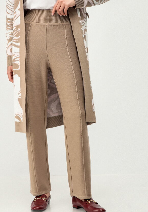 Брюки свободного кроя со стрелками шир.  580, рис. 22