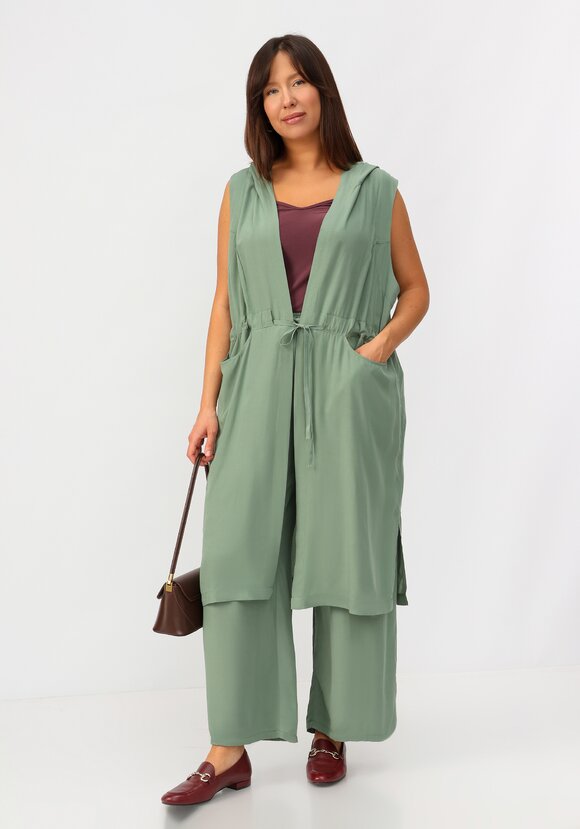 Жилет с капюшоном и карманами шир.  580, рис. 27