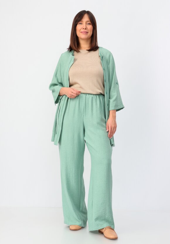 Брюки свободного кроя на резинке по поясу шир.  580, рис. 15