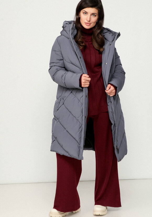 Пуховик стеганый свободного кроя с капюшоном шир.  580, рис. 11