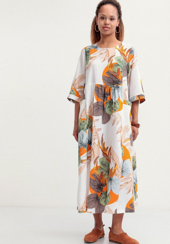 Платье из штапеля с тропическим принтом шир.  580, рис. 12