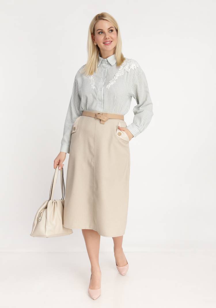 Рубашка в полоску с цветочной нашивкой шир.  750, рис. 12