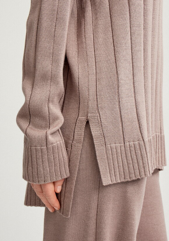 Костюм фактурной вязки шир.  580, рис. 16