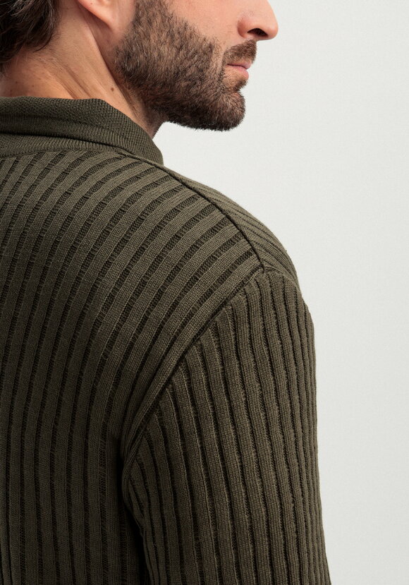 Джемпер с воротником-поло на пуговицах шир.  580, рис. 15