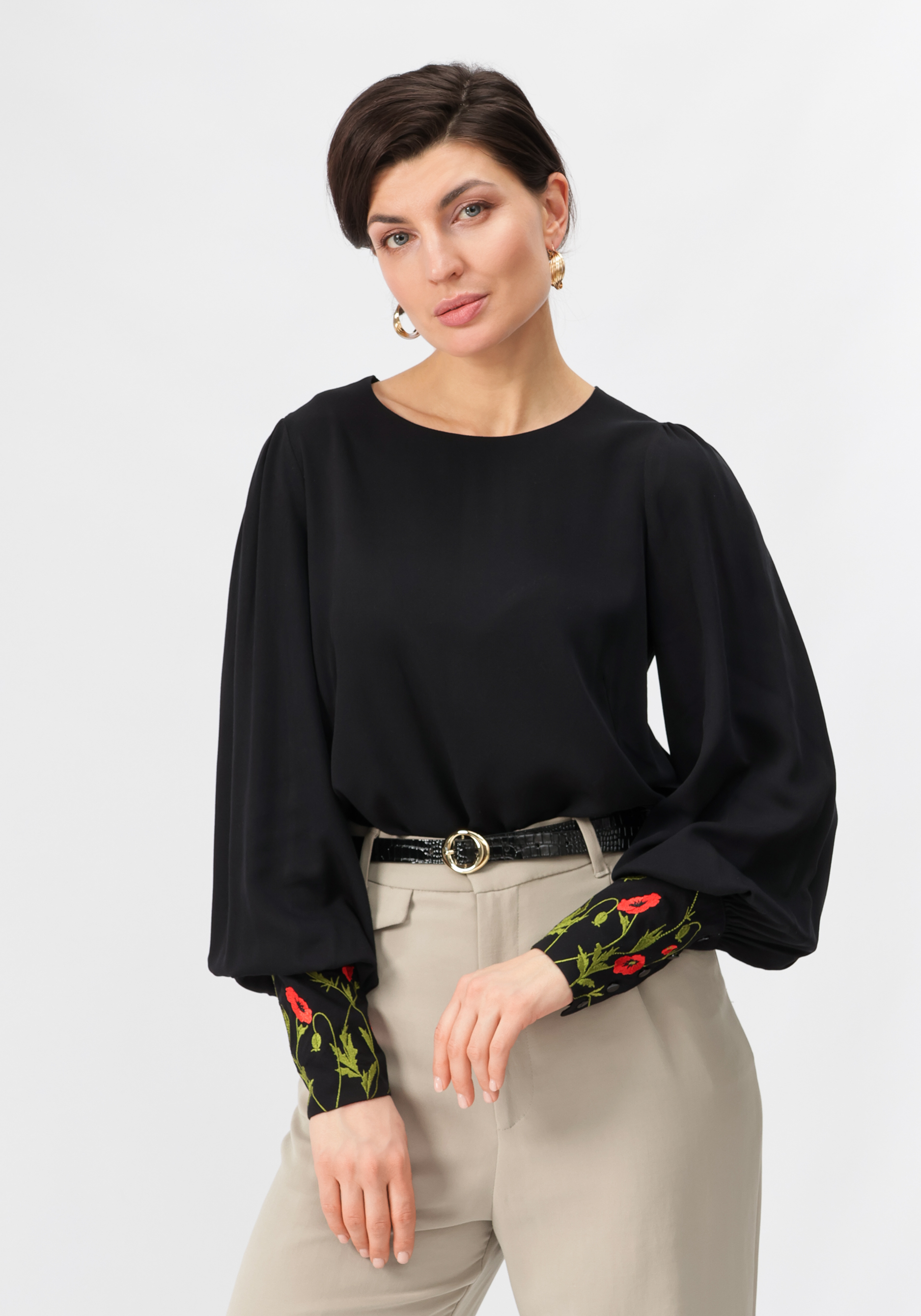 Блуза с вышивкой на манжетах-цветы блузка со складкой