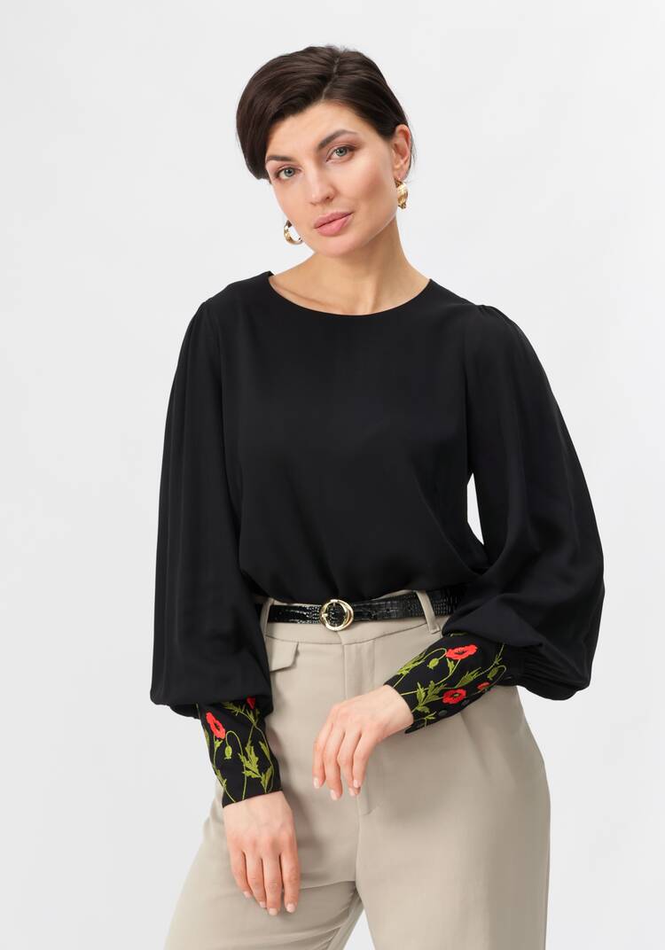Блуза с вышивкой на манжетах-цветы шир.  750, рис. 1