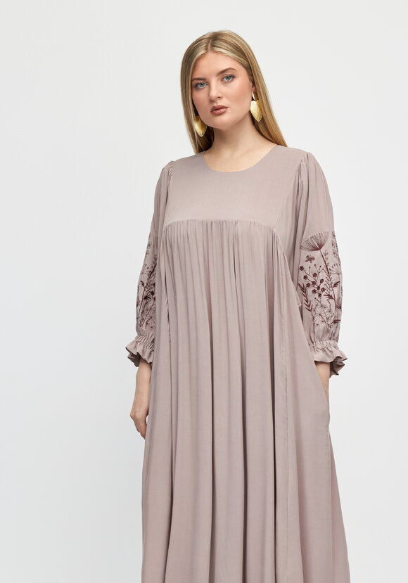 Платье свободного кроя с отрезным лифом шир.  580, рис. 14