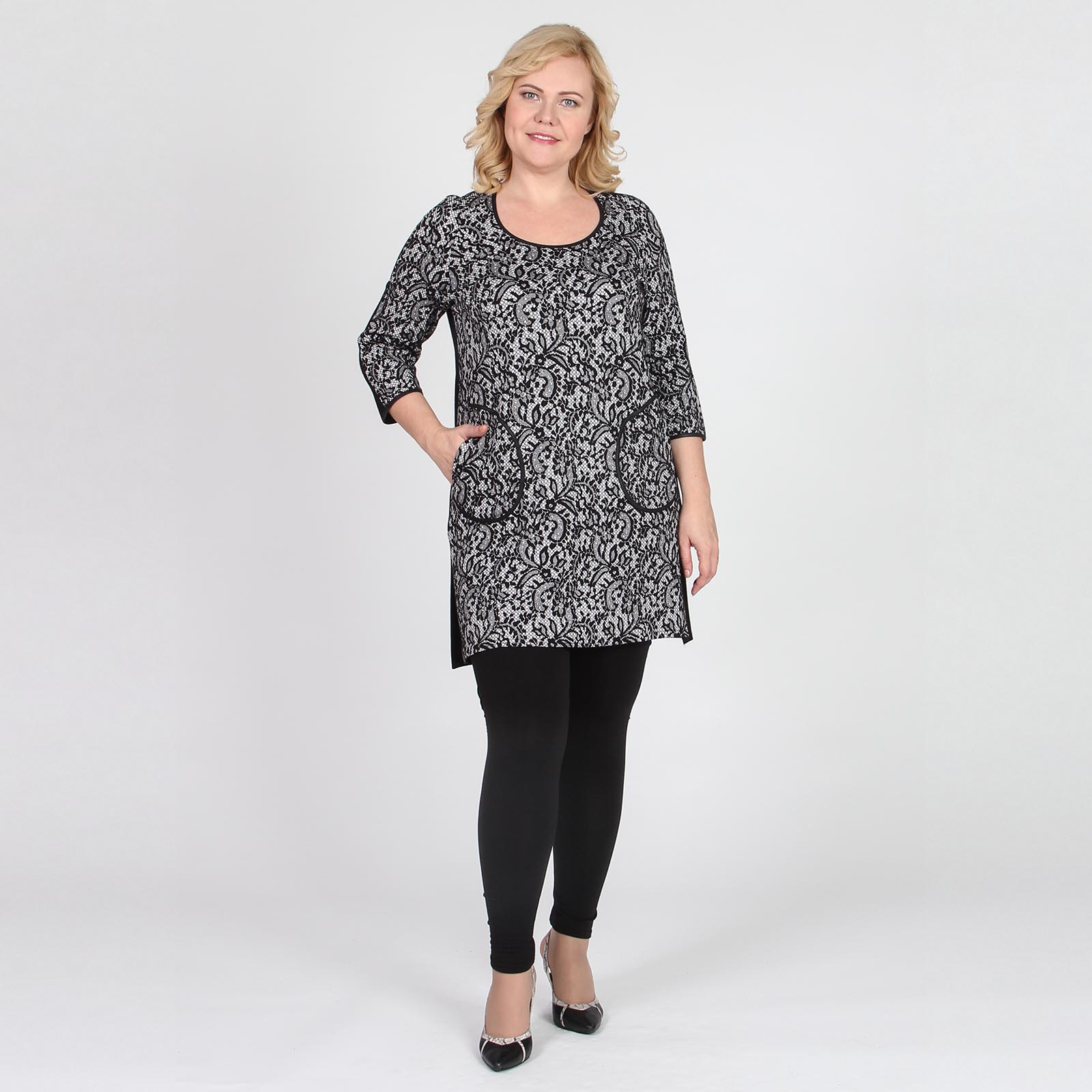 

Туника полуприталенного силуэта с накладными карманами