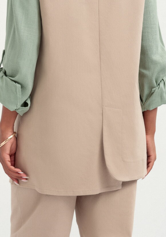 Жилет с асимметричной застежкой шир.  580, рис. 7