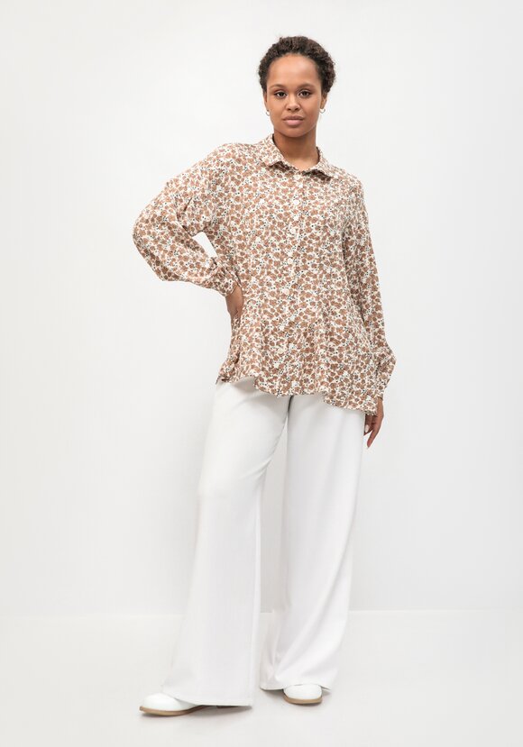 Блуза с круглым воротником на стойке шир.  580, рис. 15