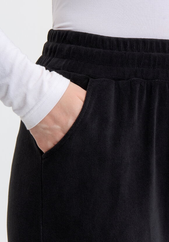 Брюки велюровые прямые на резинке по поясу шир.  580, рис. 17