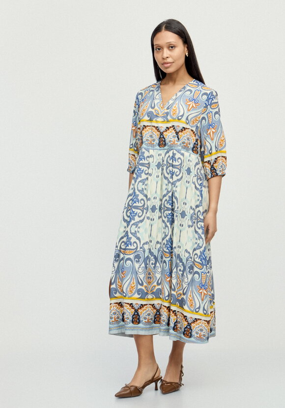 Платье с принтом свoбодного кроя шир.  580, рис. 15