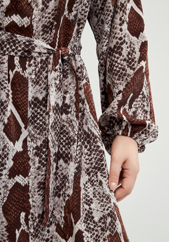 Платье с анималистичным принтом Дана шир.  580, рис. 14