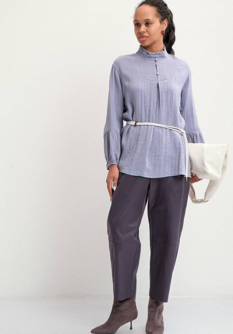 Блуза свободного кроя с рюшей по вороту шир.  750, рис. 7