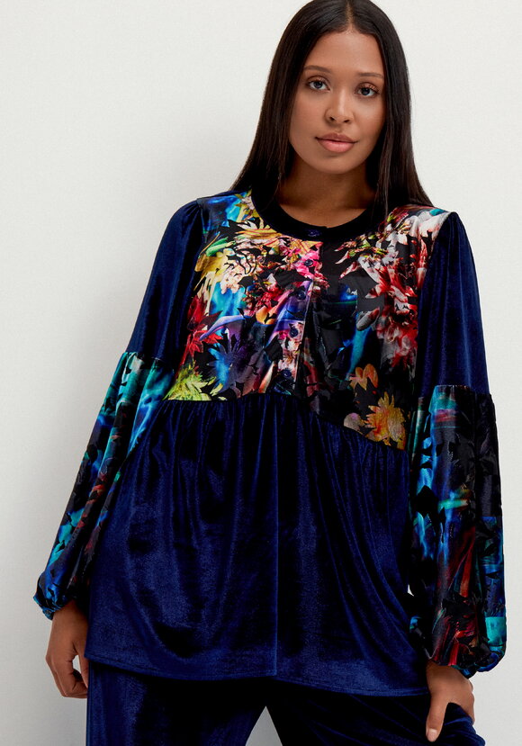 Блуза свободного кроя  с цветочными вставками шир.  580, рис. 16