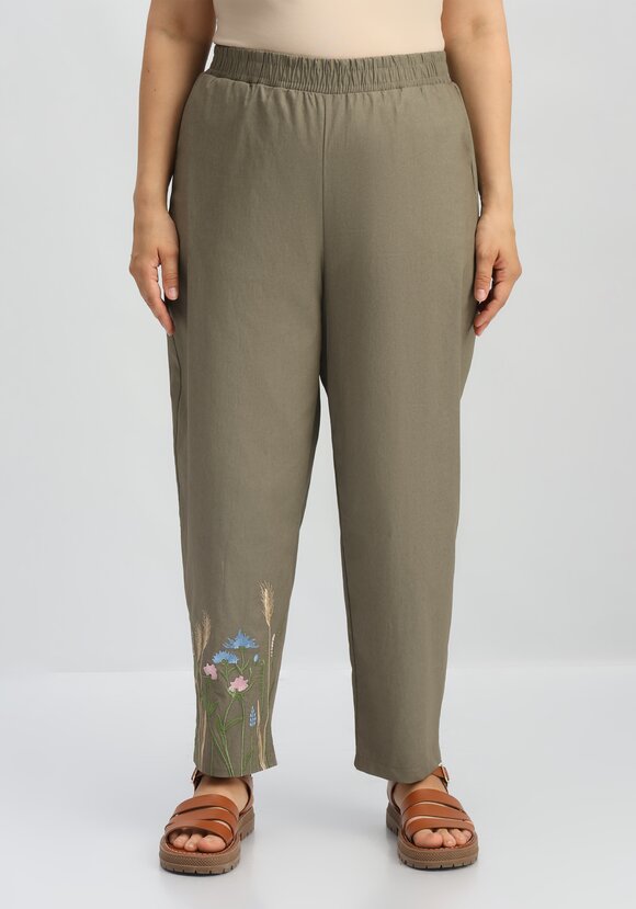 Брюки с вышивкой по низу шир.  580, рис. 30