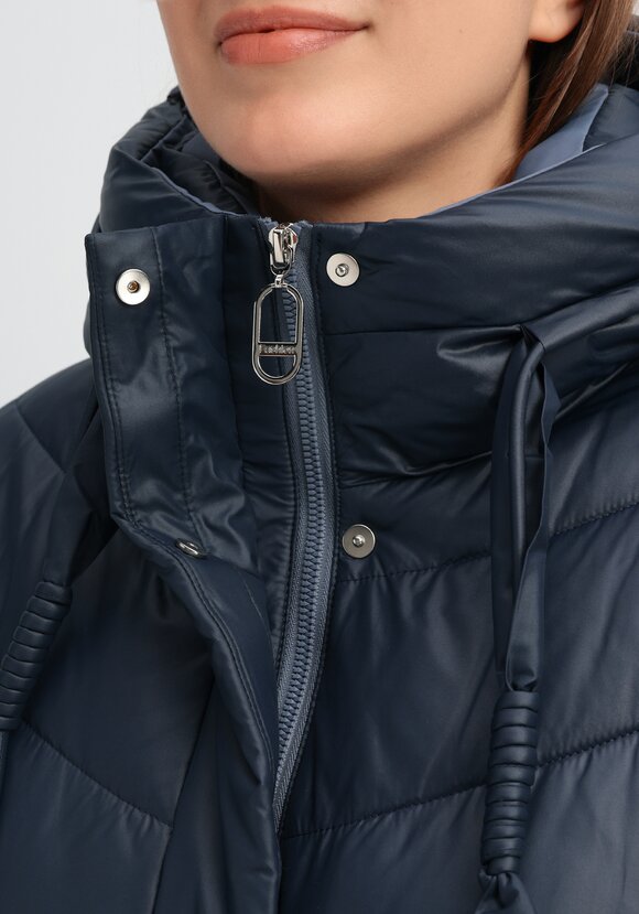 Пуховик стеганый с контрастным капюшоном шир.  580, рис. 6