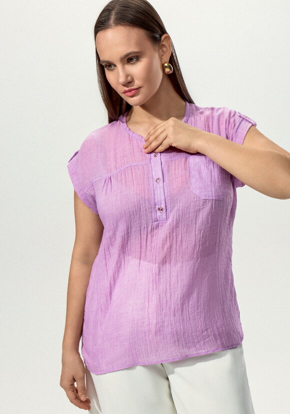 Блуза с коротким рукавом и карманом на груди шир.  580, рис. 24