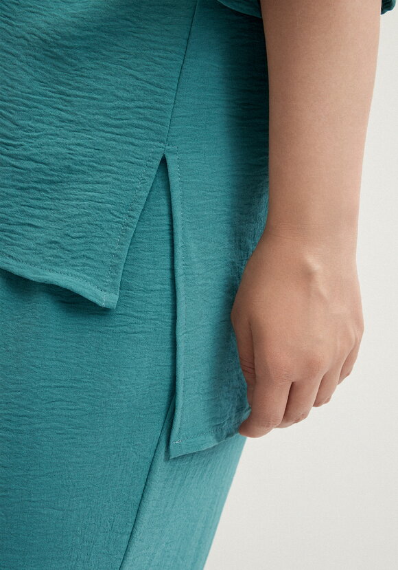 Костюм брючный с лаконичным принтом шир.  580, рис. 17