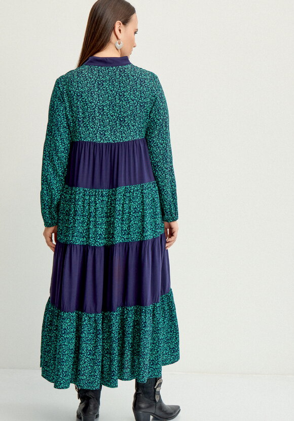 Платье с ярусами и V-образным вырезом шир.  580, рис. 12