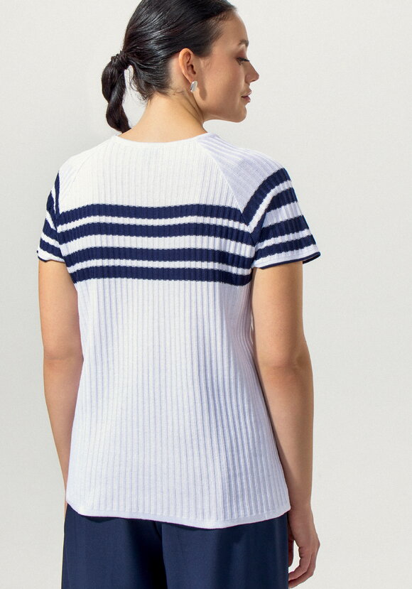 Джемпер с контрастными полосами на груди шир.  580, рис. 3